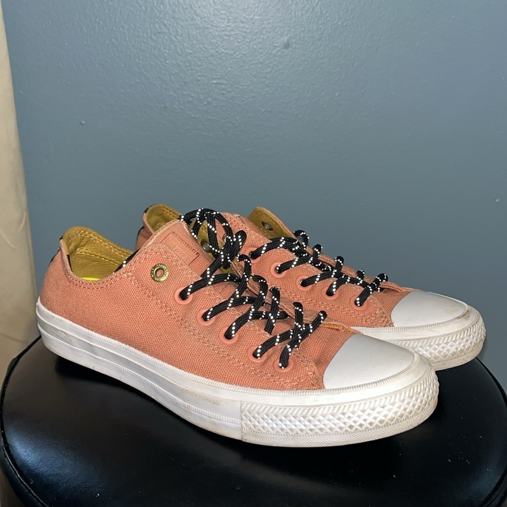Chuck Taylor Converse with lunarlon, low top, peach with black laces, size 8.5 - Picture 4 of 12